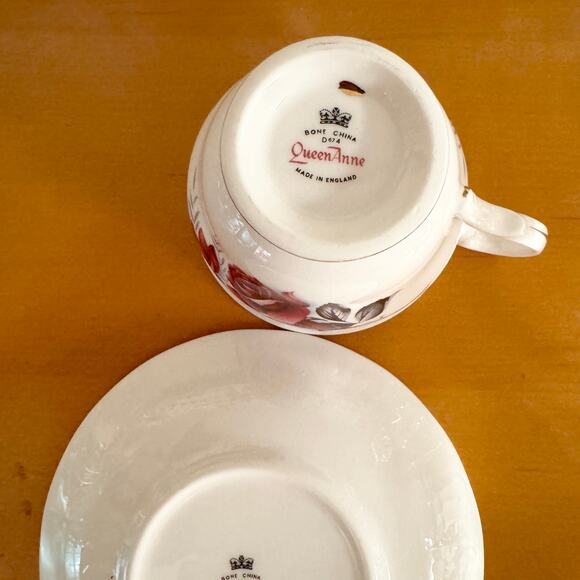 Queen Anne Tea Cup and Saucer Pink & Red Roses Bone China Vintage Gold Trimmed - Picture 5 of 5